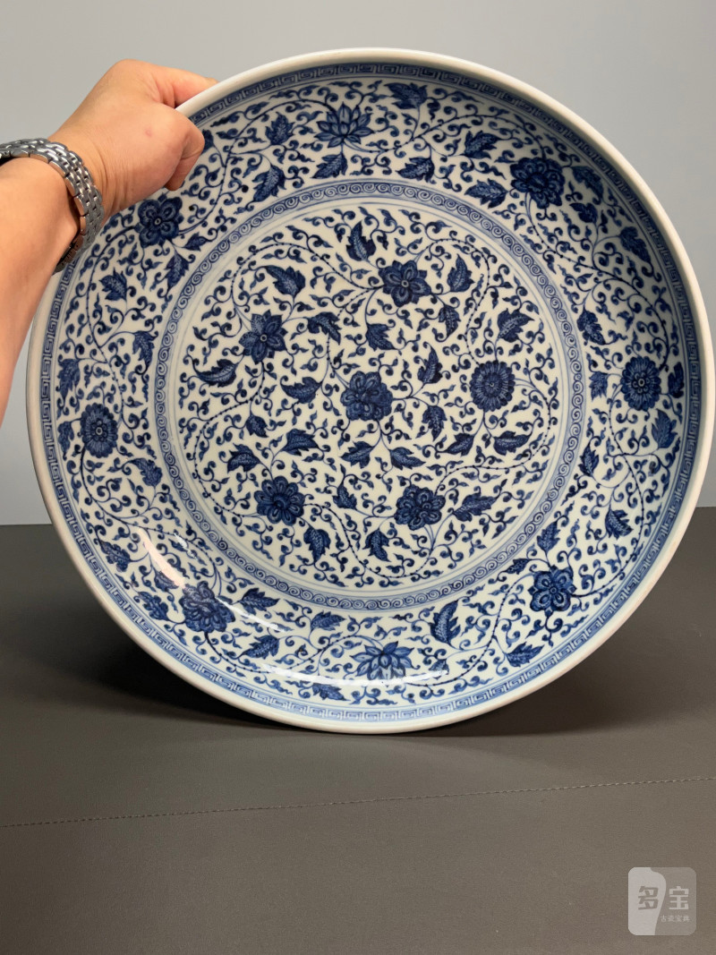 清乾隆  青花缠枝花卉纹大盘 - 图3